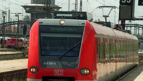 München braucht eine schnelle S-Bahn-Verbindung zum Flughafen. München braucht eine schnelle S-Bahn-Verbindung zum Flughafen.