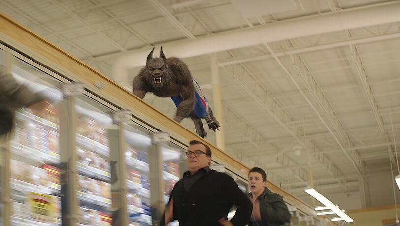 Werwolfalarm: Jack Black flieht lieber mal mit Dylan Minnette. Werwolfalarm: Jack Black flieht lieber mal mit Dylan Minnette.