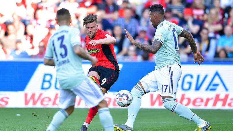 Durfte gegen Freiburg starten und hatte eine Teilschuld am Gegentreffer: Jérôme Boateng (r.).