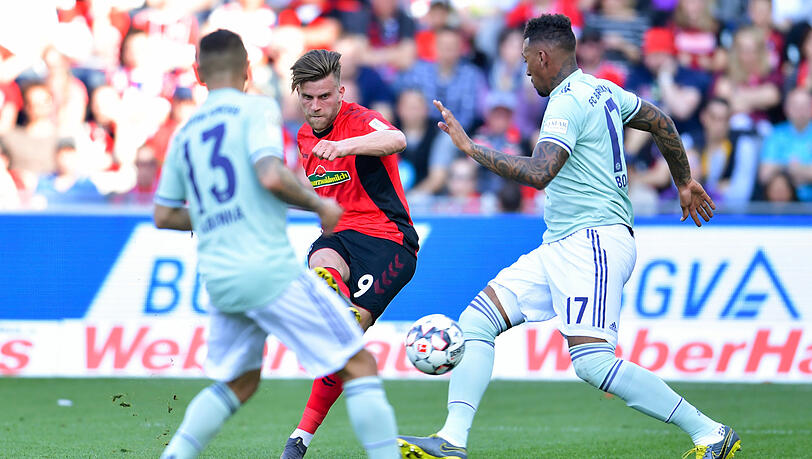 Durfte gegen Freiburg starten und hatte eine Teilschuld am Gegentreffer: Jérôme Boateng (r.). Durfte gegen Freiburg starten und hatte eine Teilschuld am Gegentreffer: Jérôme Boateng (r.).