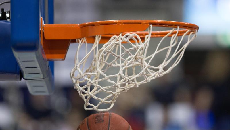 Ein Basketball geht in den Korb. Foto: Lukas Schulze/dpa/Symbolbild Ein Basketball geht in den Korb. Foto: Lukas Schulze/dpa/Symbolbild