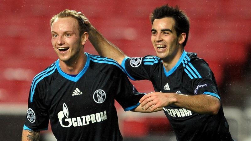 Die Schalker Jose Manuel Jurado (r) und Ivan Rakitic jubeln über das 1:0. Die Schalker Jose Manuel Jurado (r) und Ivan Rakitic jubeln über das 1:0.