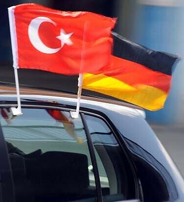 87 Münchnerinnen heirateten 2012 einen Türken - die beliebtesten ausländischen Ehepartner für Frauen.