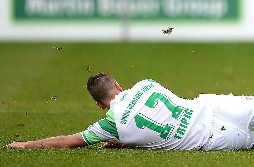 Es ist nicht zum ersten Mal, dass ein Greuther-Fürth-Spieler für Negativ-Schlagzeilen sorgt. Erst im Februar wurde Stürmer Azemi wegen einer Schlägerei in einem Nachtclub zu einer Bewährungsstrafe verurteilt.