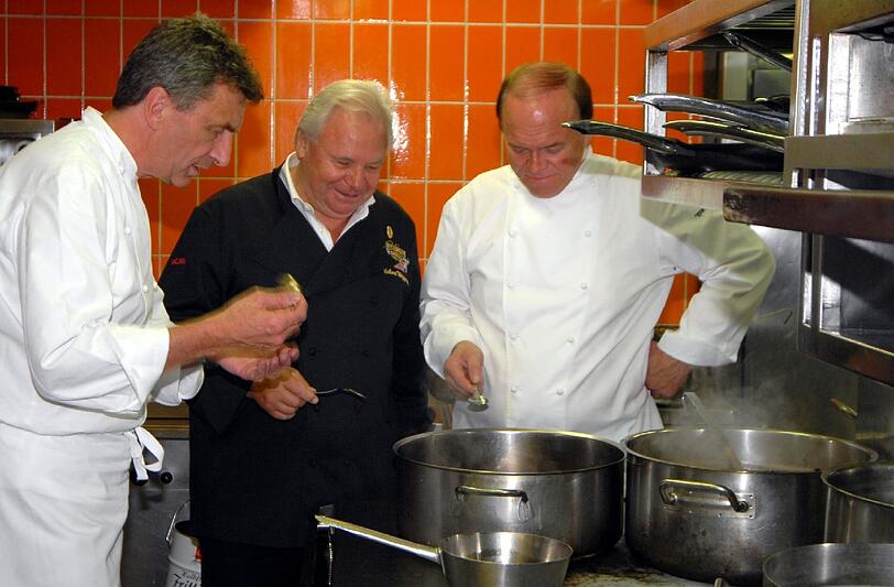 Drei Sterne-Stars im Tantris (v. l.): Hans Haas, Eckart Witzigmann und Heinz Winkler beim 35-jährigen Jubiläum des Münchner Nobellokals.