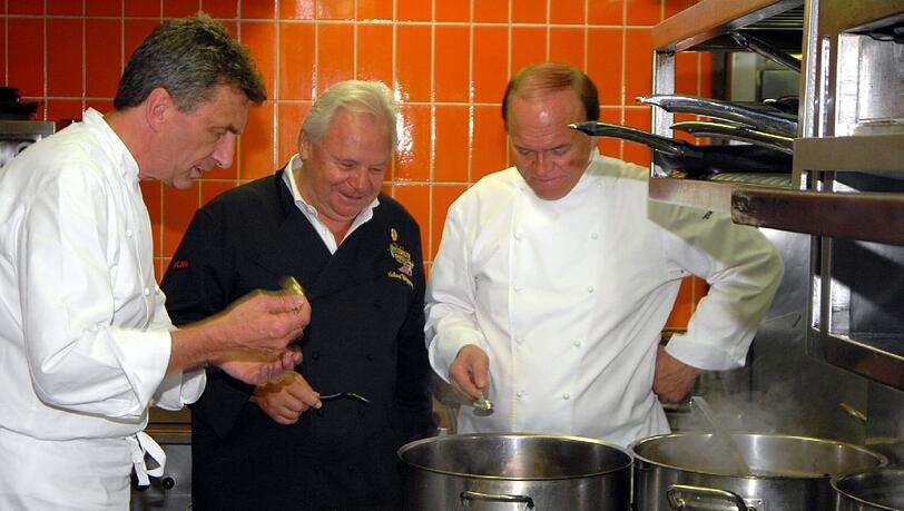 Drei Sterne-Stars im Tantris (v. l.): Hans Haas, Eckart Witzigmann und Heinz Winkler beim 35-jährigen Jubiläum des Münchner Nobellokals.