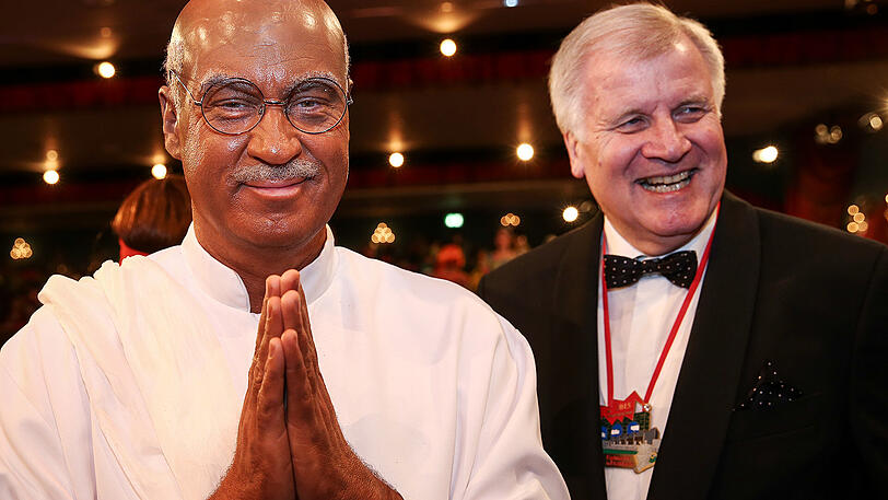 Mahatma Söder bei "Fastnacht in Franken" 2015: Seehofer fand's lustig.