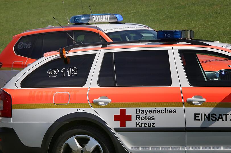 Ob der Motorradfahrer einen Führerschein für die Maschine besitze, sei Gegenstand weiterer Ermittlungen, so die Polizei.