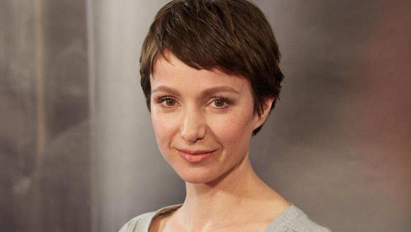 Julia Koschitz liest gerne Sachbücher über Gesellschaft, Psychologie oder Philosophie. Julia Koschitz liest gerne Sachbücher über Gesellschaft, Psychologie oder Philosophie.