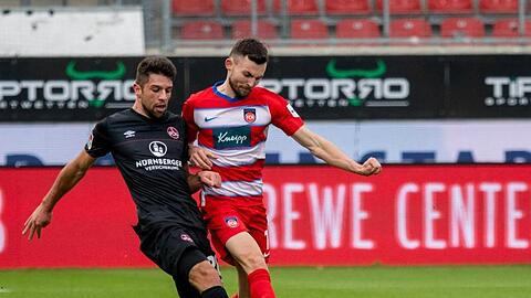 Die Heidenheimer um Torschütze Denis Thomalla (r) setzten sich gegen den 1. FC Nürnberg durch.