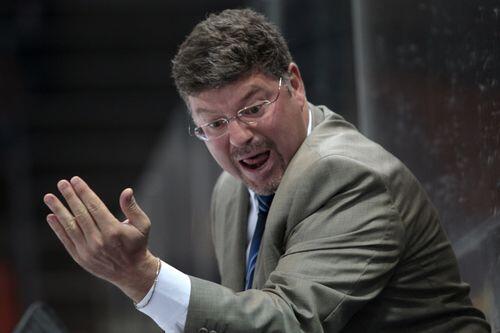 Und da polterte er los: EHC-Coach Pat Cortina.