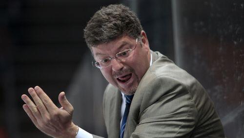 Und da polterte er los: EHC-Coach Pat Cortina. Und da polterte er los: EHC-Coach Pat Cortina.