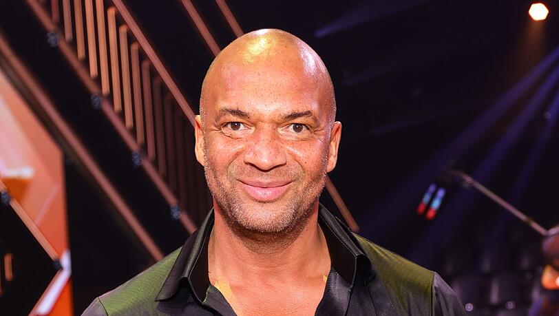 Detlef Soost, hier bei "Let's Dance", kam als 18-Jähriger mit Mauerfall und Wiedervereinigung nicht auf Anhieb klar. "Ohne Plan" häufte er 65.000 Mark Schulden an - und landete im Knast. Detlef Soost, hier bei "Let's Dance", kam als 18-Jähriger mit Mauerfall und Wiedervereinigung nicht auf Anhieb klar. "Ohne Plan" häufte er 65.000 Mark Schulden an - und landete im Knast.