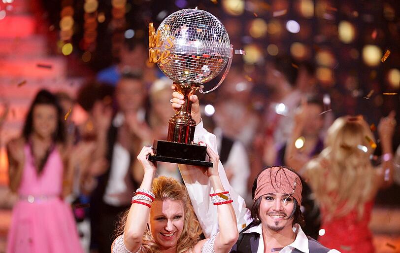 Die 5. Staffel von Let's Dance ist zu Ende. Magdalena Brzeska triumphierte im Finale gegen Top-Model Rebecca Mir - die Bilder der letzten Show.