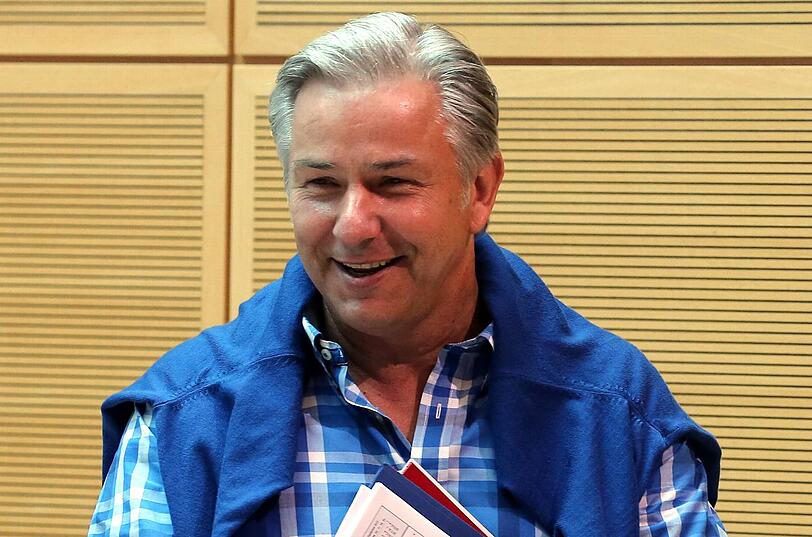 Und schließlich Klaus Wowereit, Regierender Bürgermeister von Berlin schon seit 2001 und damit Deutschlands dienstältester Regierungschef eines Bundeslandes. Der SPD-Mann hatte schon unterschiedlichste Koalitionspartner: Grüne, Linke und aktuell die CDU.