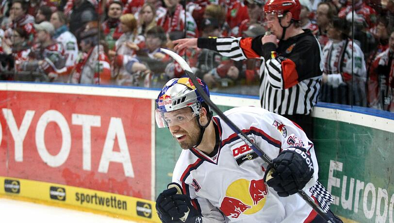 EHC-Stürmer Daniel Sparre bejubelt sein 2:1 gegen die Kölner Haie, der EHc siegte am Ende mit 6:3. EHC-Stürmer Daniel Sparre bejubelt sein 2:1 gegen die Kölner Haie, der EHc siegte am Ende mit 6:3.