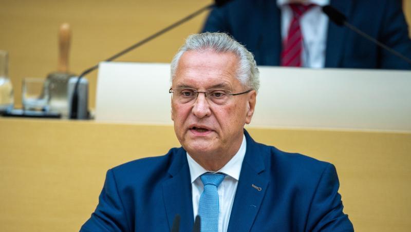 Joachim Herrmann, Innenminister von Bayern, spricht bei einer Plenarsitzung im bayerischen Landtag. Foto: Lino Mirgeler/dpa/Archivbild Joachim Herrmann, Innenminister von Bayern, spricht bei einer Plenarsitzung im bayerischen Landtag. Foto: Lino Mirgeler/dpa/Archivbild