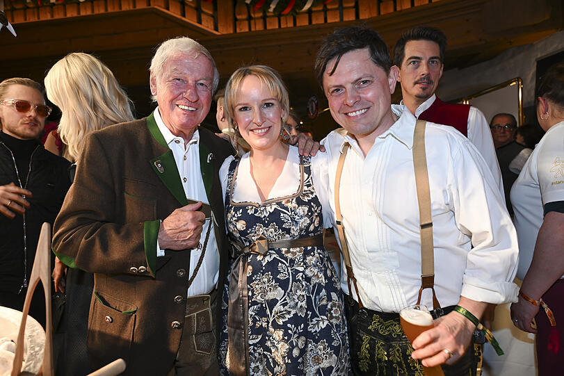 Stanglwirt Balthasar Hauser, Junior-Chefin Maria Hauser und Michael Patrick Kelly. Stanglwirt Balthasar Hauser, Junior-Chefin Maria Hauser und Michael Patrick Kelly.