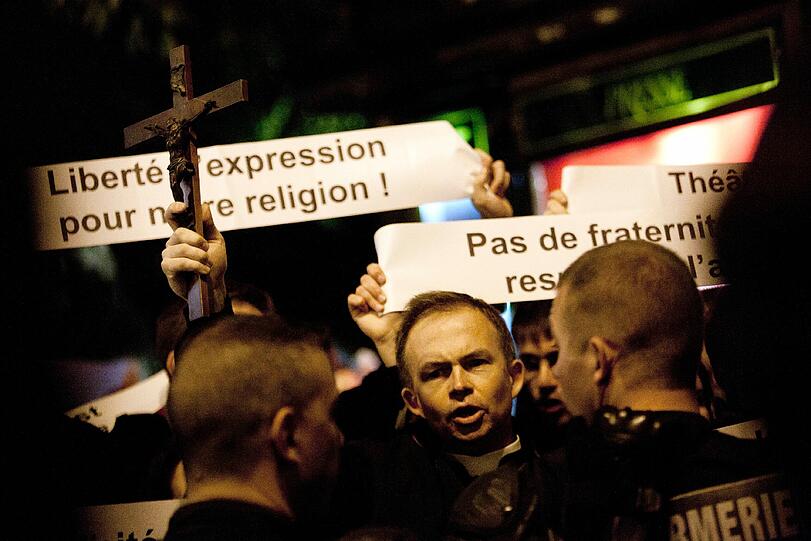 In Paris protestieren christliche Aktivisten gegen Castelluccis Stück "On the Concept of the Face, Regarding the Son of God".