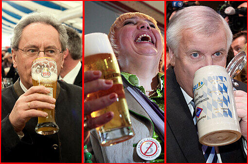 Bier und Politik - eine wundervolle Symbiose, zumindest am Aschermittwoch: Sehen Sie hier die Bilder des deftigen Polit-Klamauks mit OB Ude, Horst Seehofer, Claudia Roth und Co....