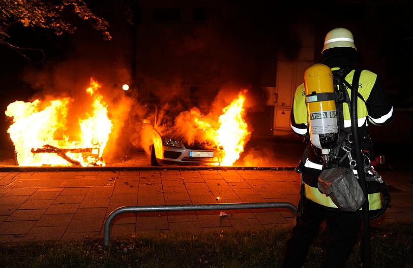 Zu retten gab's hier nichts mehr: Die Feuerwehr konnte nur noch die Flammen löschen.