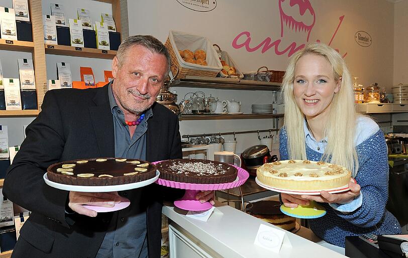 Annik Wecker hat ein Kaffee in München.