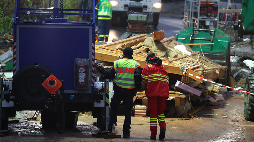 Das Haus ist völlig zusammengebrochen - Szenen vom Unglücksort in Rettenbach.