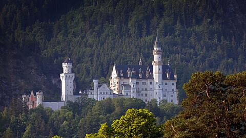 Das Schloss Neuschwanstein lockt j&auml;hrlich 1,4 Millionen Besucher aus aller Welt an. (Archivbild)