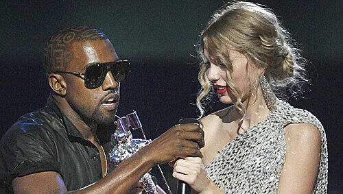 Er riss Sängerin Taylor Swift einfach das Mikrofon aus der Hand: Rapper Kanye West Er riss Sängerin Taylor Swift einfach das Mikrofon aus der Hand: Rapper Kanye West