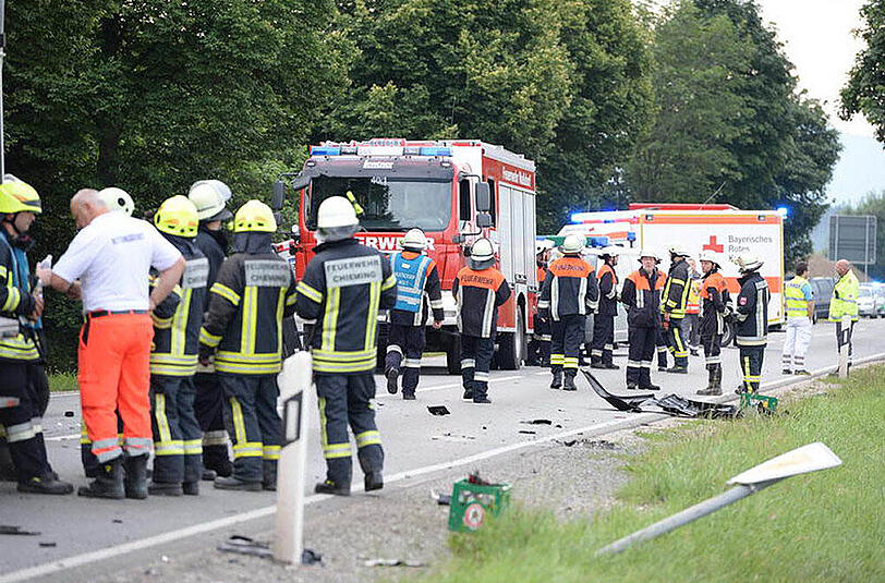 Schwerer Unfall in Chieming: Die Bilder vom Einsatz der Rettungskräfte.