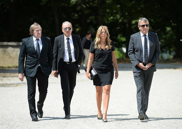Günter Netzer (l.), Alfred Draxler, Wolfgang Niersbach mit Freundin Marion Popp.