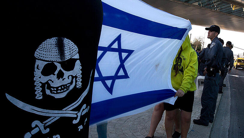 Rechtsextreme Israelis demonstrieren in Jerusalem. Israelische Politiker wollen härter gegen jüdische Extremisten vorgehen. Rechtsextreme Israelis demonstrieren in Jerusalem. Israelische Politiker wollen härter gegen jüdische Extremisten vorgehen.