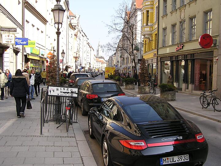 Die Sendlingerstraße noch mit Autos.