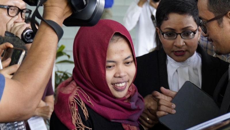 Siti Aisyah lächelt, während sie das Gericht verlässt. Ihr drohte die Todesstrafe. Siti Aisyah lächelt, während sie das Gericht verlässt. Ihr drohte die Todesstrafe.