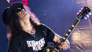 Slash und seine Gibson - eine Liebesbeziehung der besonderen Art. Slash und seine Gibson - eine Liebesbeziehung der besonderen Art.