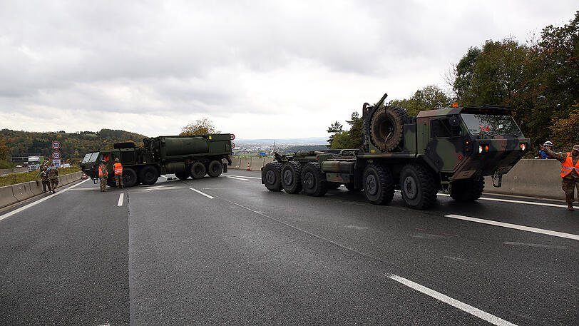 Ein kurioser Unfall der US Army legte am Samstag die A9 lahm. Die Bilder.