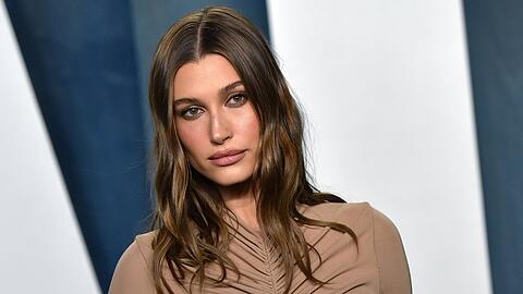 Hailey Bieber, hier auf einem Event im vergangenen Jahr, ist offenbar Opfer von Morddrohungen geworden.