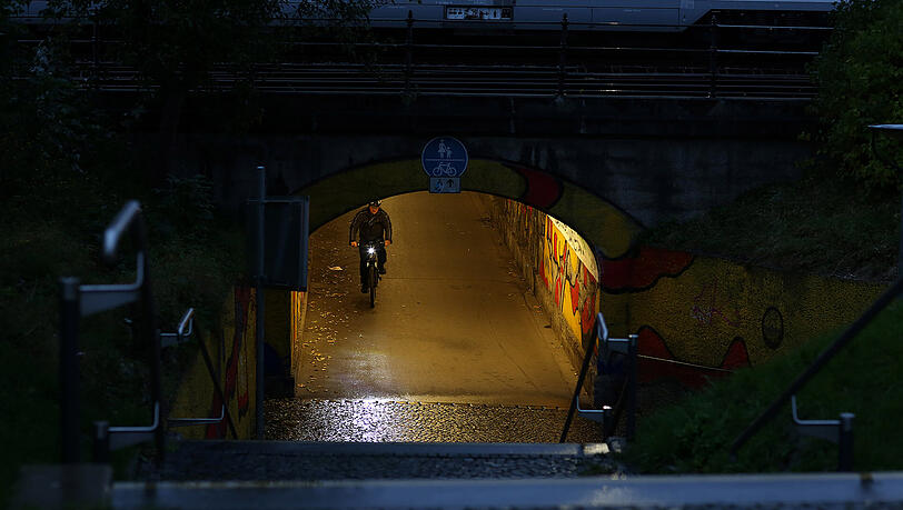 Im Wind knistern die Blätter sanft in der Unterführung am Ostbahnhof. Im Wind knistern die Blätter sanft in der Unterführung am Ostbahnhof.