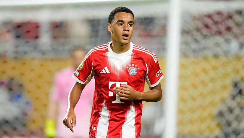 Jamal Musiala wird künftig mit der Nummer "10" beim FC Bayern auflaufen.