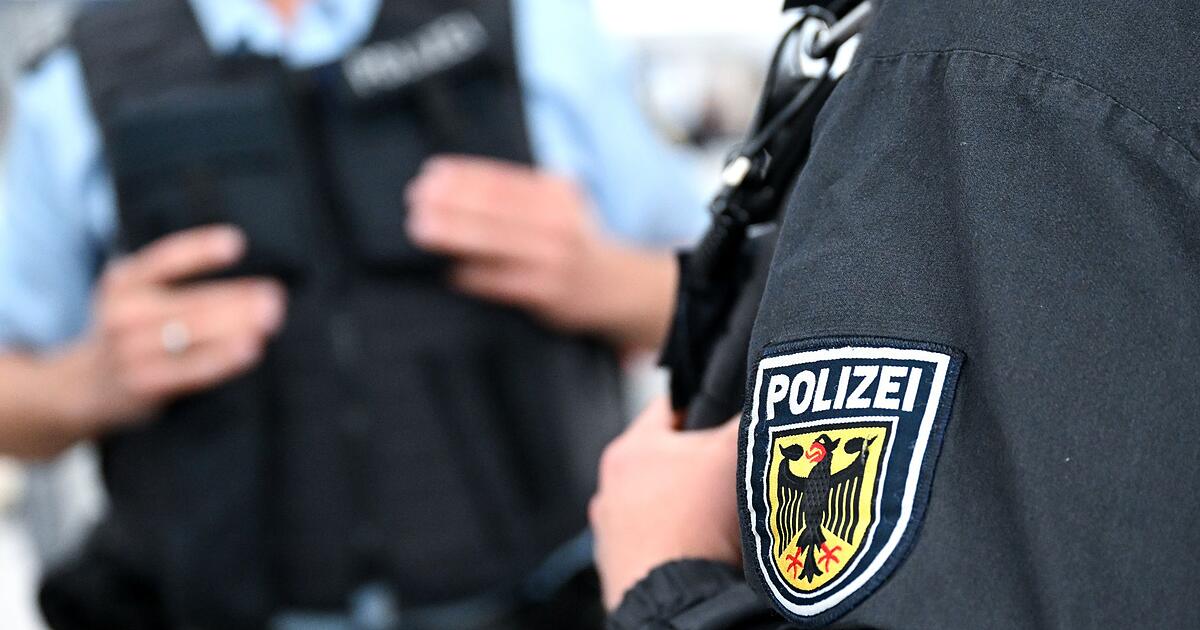 Berg-am-Laim-16-J-hriger-rastet-v-llig-aus-und-demoliert-Polizeiwagen