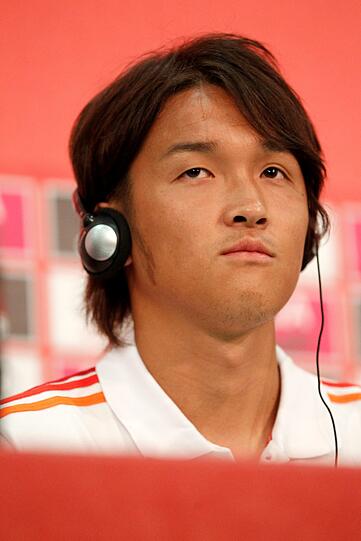 Usami wird offiziell in der Allianz Arena vorgestellt. Die Bilder