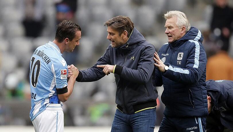 Michael Liendl (l.) kam im Sommer noch vor der Amtszeit von Trainer Benno Möhlmann (m.) und SPortchef Oliver Kreuzer (r.) zu den Löwen. Weitere Neuzugänge sollen folgen. Michael Liendl (l.) kam im Sommer noch vor der Amtszeit von Trainer Benno Möhlmann (m.) und SPortchef Oliver Kreuzer (r.) zu den Löwen. Weitere Neuzugänge sollen folgen.