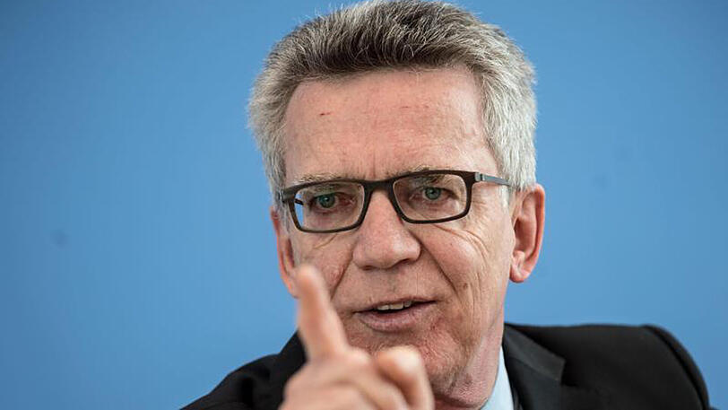Mit seinen Thesen zielte Innenminister de Maiziere auf eine neue Diskussion über eine Leitkultur in Deutschland ab. Er erntete dafür viel Kritik.
