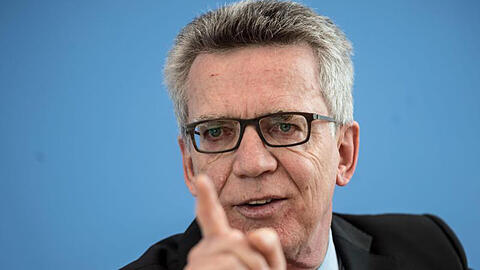 Mit seinen Thesen zielte Innenminister de Maiziere auf eine neue Diskussion über eine Leitkultur in Deutschland ab. Er erntete dafür viel Kritik.