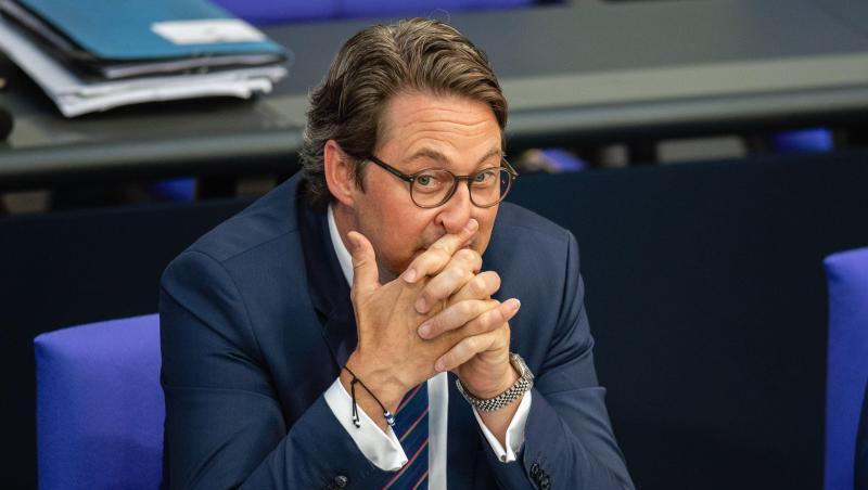 Bundesverkehrsminister Andreas Scheuer steht wegen der Maut-Verträge unter Druck. Bundesverkehrsminister Andreas Scheuer steht wegen der Maut-Verträge unter Druck.