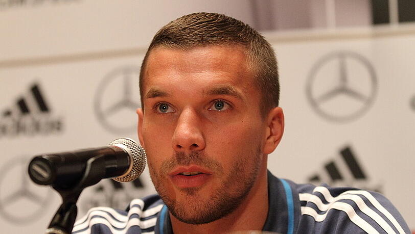 Probiert sich erstmals auch als Kommentator: Lukas Podolski Probiert sich erstmals auch als Kommentator: Lukas Podolski