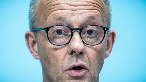 Merz: ""Wir m&uuml;ssen uns aus einem Tief herausarbeiten."