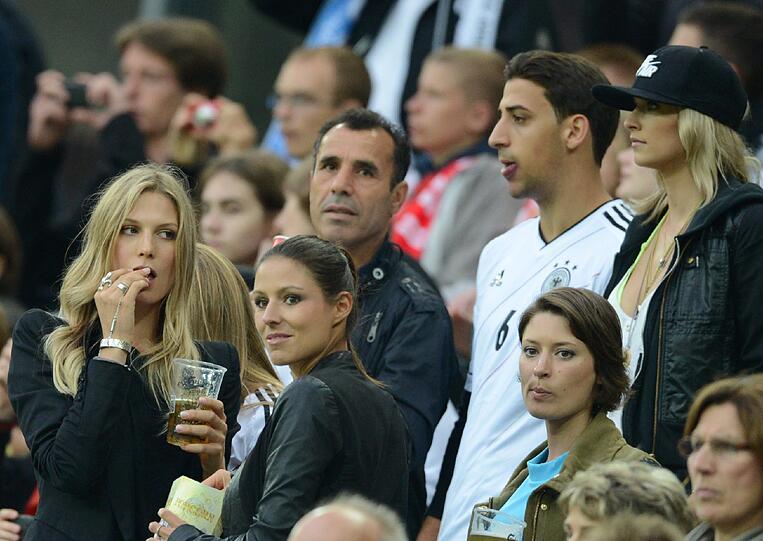 Die EM der Spielerfrauen: So schön sind Lena, Sarah, Cathy und Co.