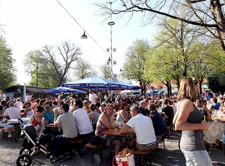 Im Hirschgarten haben mehr als 800 Gäste platz. WM-Schauen ist wegen der Nachbarn teils nur noch im Ostteil möglich.