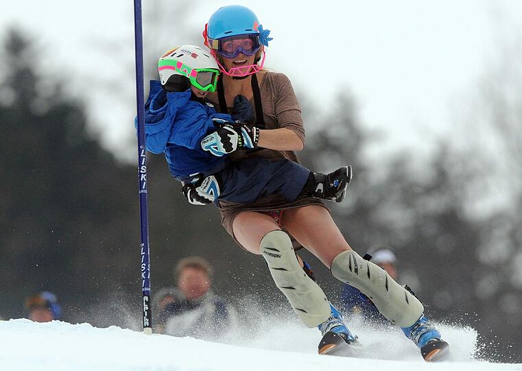 Nach 15 Jahren im Weltcup, fünf Weltmeisterschaften, vier Olympischen Spiele sagt sie Goodbye. Bei den US-Meisterschaften im März plant sie einen Start. Kuriose Fahrten gab es im Ski-Weltcup schon einige. Als Gentleman verabschiedete sich Skirennfahrer Marco Büchel (Liechtenstein) 2010 nach mehr als 15 Jahren im feinen Zwirn und kurzer Hose bei einem Super-G in Garmisch-Partenkirchen. Abfahrts-Olympiasieger Fritz Strobl (Österreich) ging bei seinem letzten Rennen 2007 standesgemäß in Lenzerheide auf die Piste.